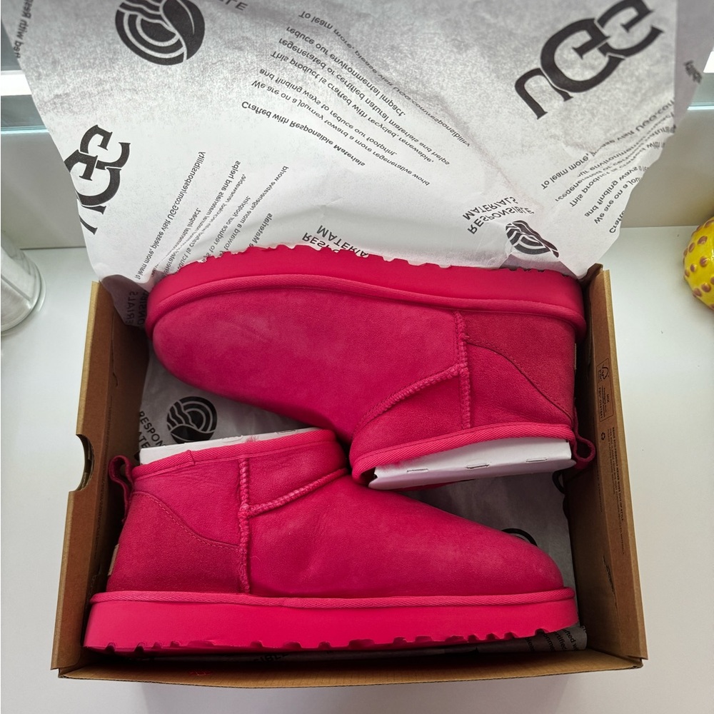 Women’s classic ultra mini UGGS